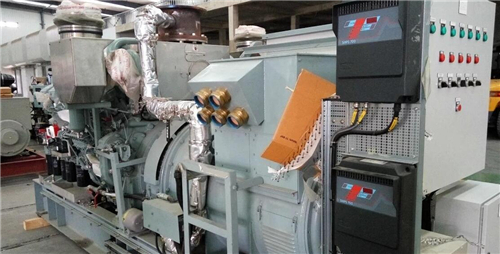 三菱S6R柴油發(fā)動(dòng)機(jī)氣閥門(mén)轉(zhuǎn)動(dòng)端蓋上面的間隙