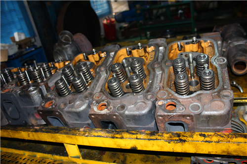 三菱R16柴油發(fā)動(dòng)機(jī)本體的檢測(cè)、修理